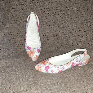 CROCS-Eve Floral Slingback Flat-Hibiscus White Floral-Sz 7-Excellent